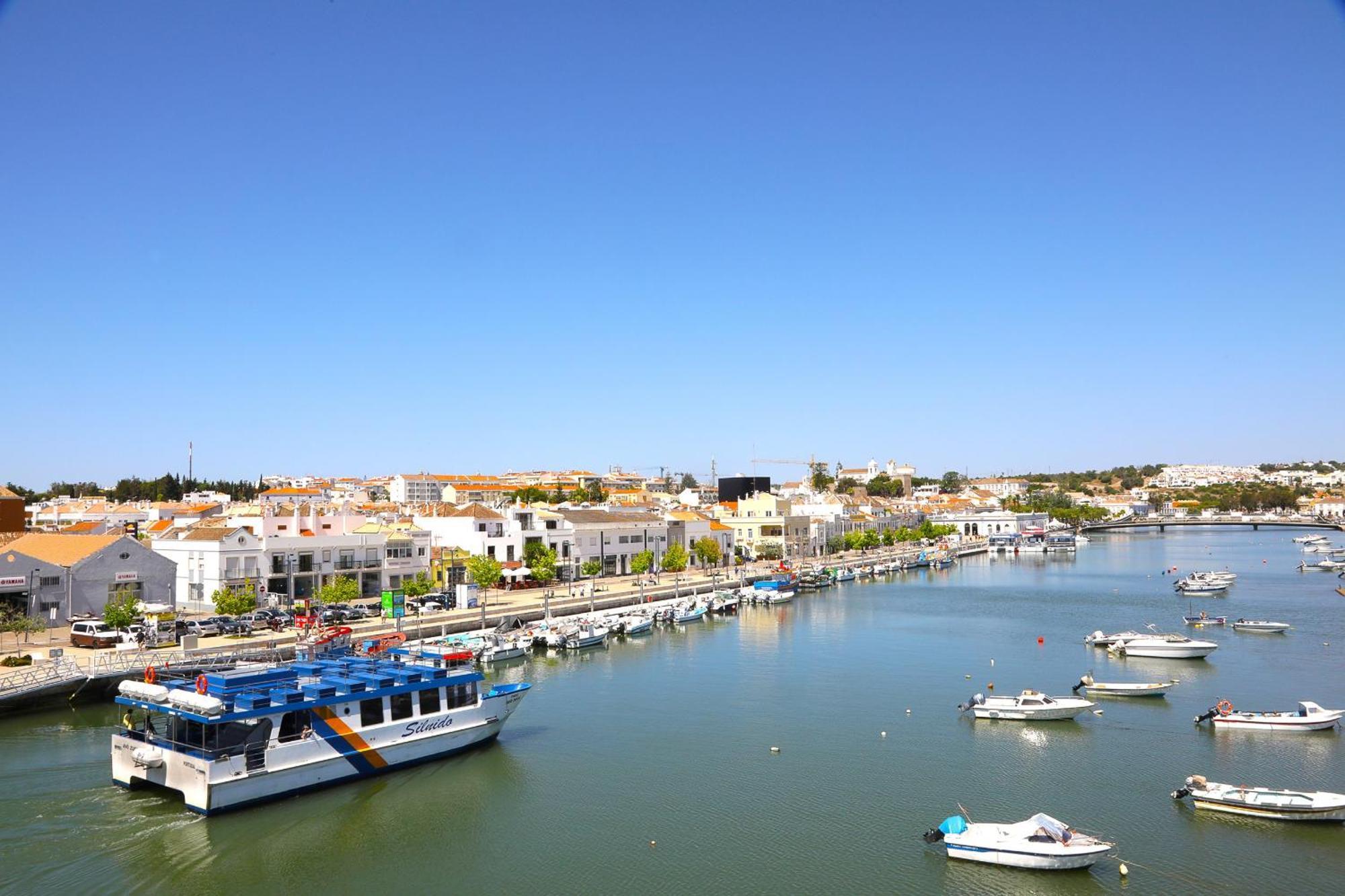 Executive Townhouse, Tavira Centre, Shared Pool Villa Exterior photo